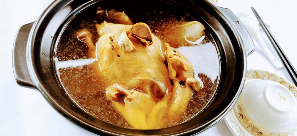 黑蒜頭香菇燉土雞